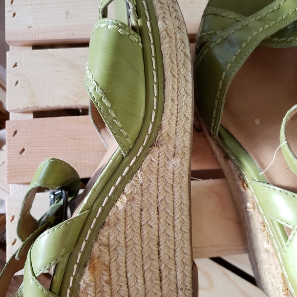 Shoes - Picture 5 of 5